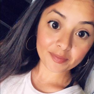 Meet your Posher, Desiree